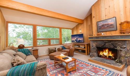 Moose Wilson Road Apartment | Woodlands C4