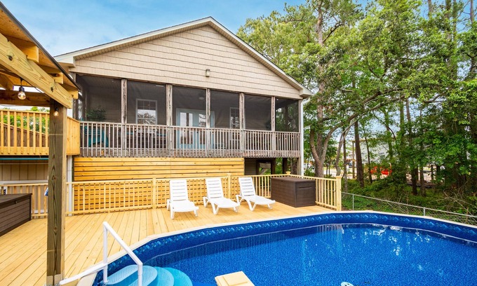 Long Beach House | Woodlands Wonder: Cute Oak Island Cottage with Private Pool Welcomes Nightly Res