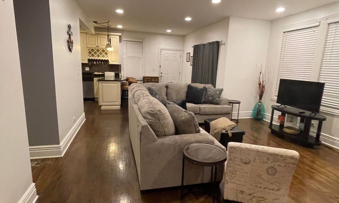 Woodlawn House | Woodlawn Oasis.10 Minutes to Dining & Downtown