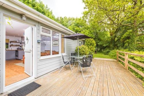 Bude Villa | Woodpecker at South Forda Park