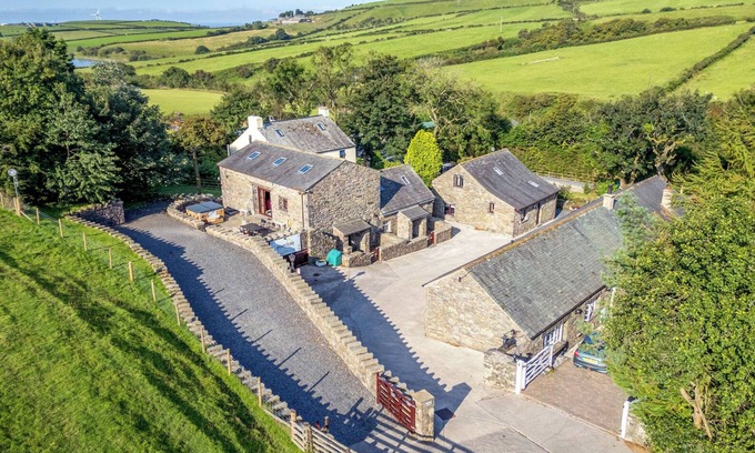 Newland Near Ulverston Cottage | Woodside Barn