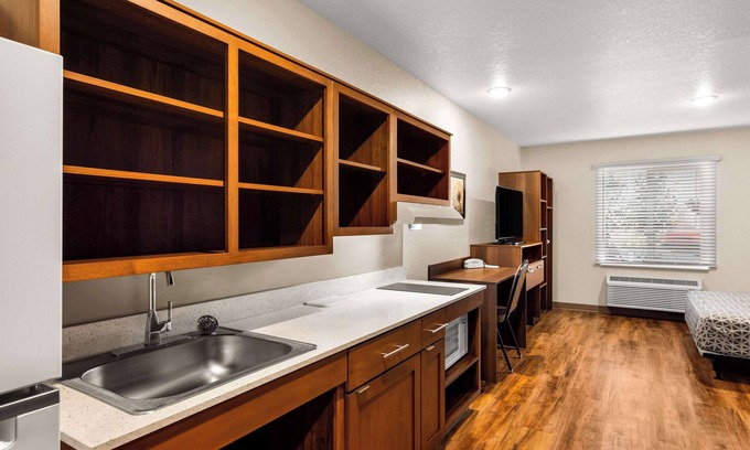 Port Saint Lucie Hotel | WoodSpring Suites Port St. Lucie