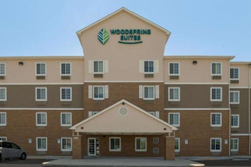 South Tulsa Hotel | WoodSpring Suites Broken Arrow