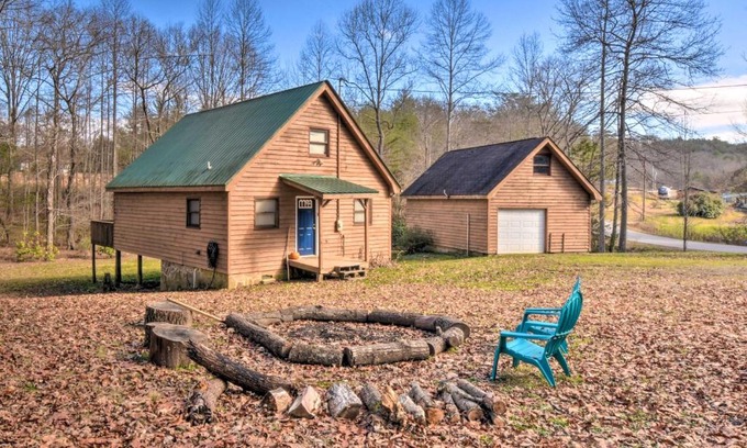 Blue Ridge House | Woodsy Blue Ridge Retreat, 3 Mi to Downtown!