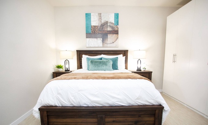 Kingfield Apartment | Work Here🌀Fast WiFi🌀In-Unit Washer/Dryer🌀Keurig+Coffee