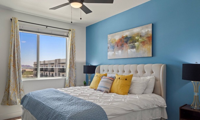 Desert View Village Condo | Work-Ready & Weekend-Ready Pool Washer/Dryer