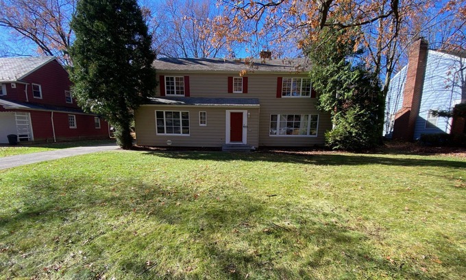 East Cleveland House | Workforce Housing & Extended Stays - Spacious Home