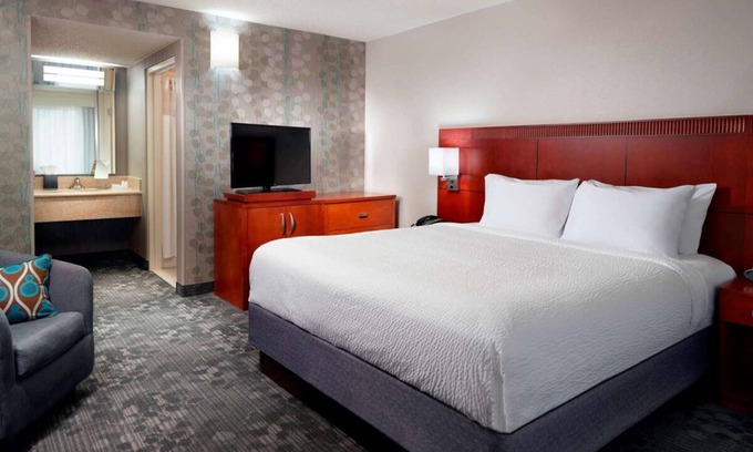 Home Park Hotel | World of Coca-Cola Tour! Seasonal Outdoor Pool, Pet-friendly Property!