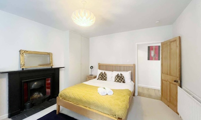 Bristol Apartment | Worrall Suite - Hopewell