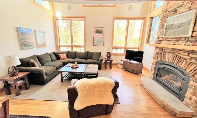 The Reserve Ski Chalet | Wow Gourmet Kitchen Theater Rm Ensuite Bedrooms