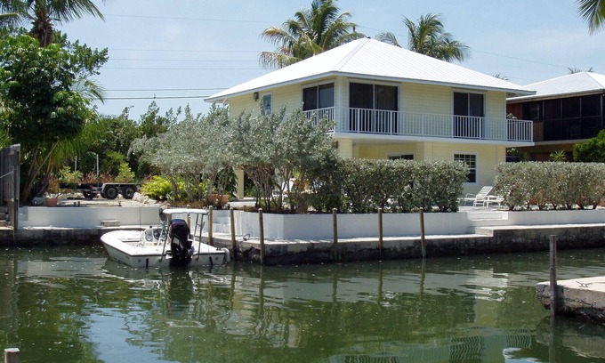 Islamorada House | WOW! WATERFRONT CANAL HOME-RELAXING, FRESH & CLEAN-FISH, SWIM, SNORKEL CLOSE BY!