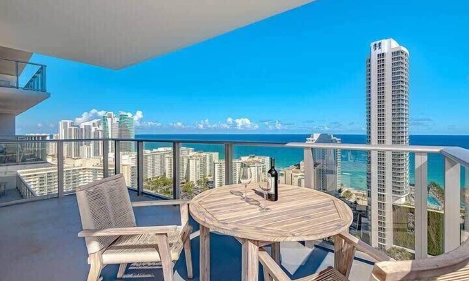 Hollywood South Central Beach Apartment | Wrap Around Balcony: 2Br-Amazing Views+ Pools