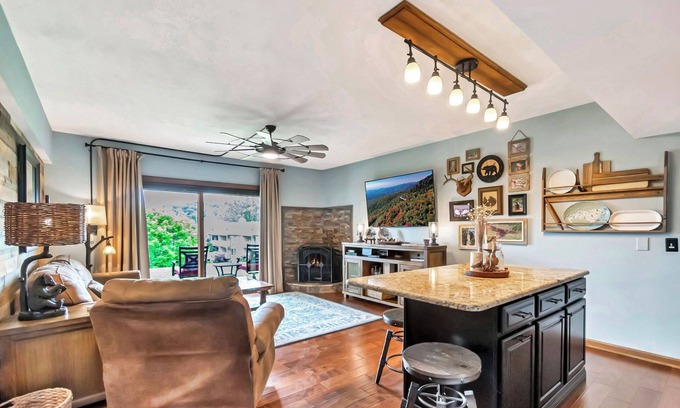 Blowing Rock Condo | Wren 103 | Fireplace, Restaurant, Pool, Spa
