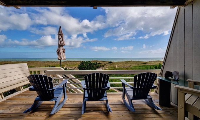 South End House | Wright By The Sea –Relax and enjoy the beach at this comfy oceanfront condo