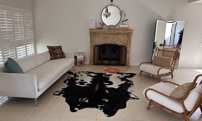 Burbank House | Write, dream, create, and finish your projects. Soul-nurturing view of Burbank!