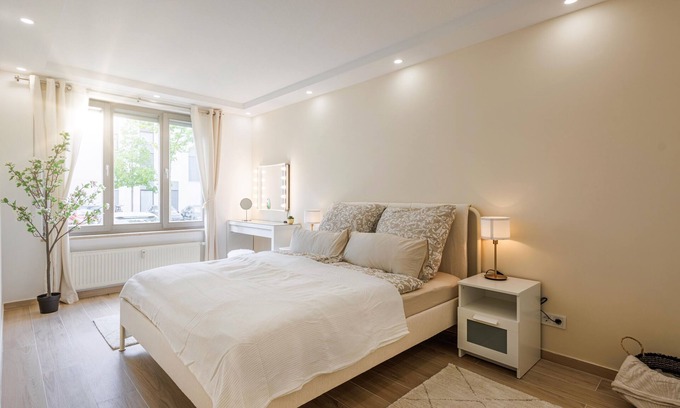 Schoenefeld Apartment | Wunderschöne Wohnung mit Terrasse Nähe Airport BER