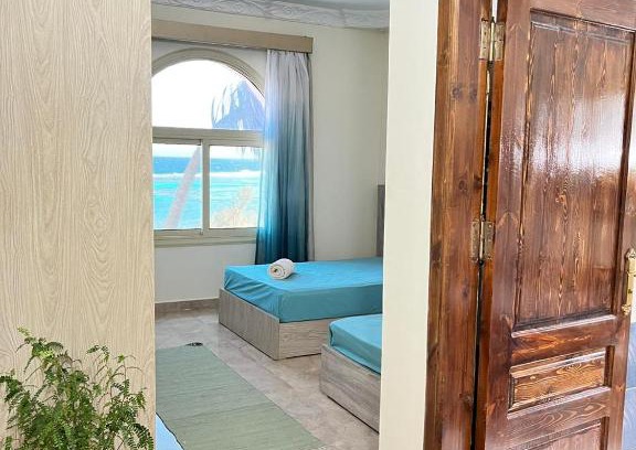 St. Catherine House | X Ta sea blue house