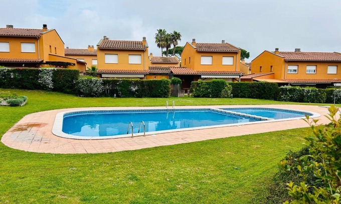 Palamos Ski Chalet | Xalet 81 D - Four Bedroom Chalet, Sleeps 8