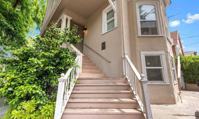 Midtown Sacramento Apartment | XL Sacramento Studio Midtown Downtown NEWLY Renovated - Work Play Stay