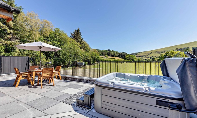 Llangollen House | Y Bwthyn Y Berwyn - Two Bedroom House, Sleeps 4
