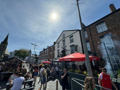 Bont Newydd Hotel | Y Castell