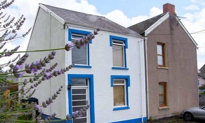 Ferryside Cottage | Y GARTH, family friendly, country holiday cottage in Ferryside