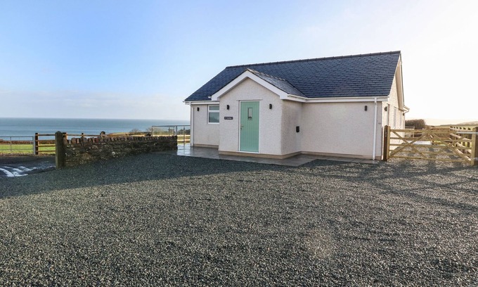 Moelfre Cottage | Y GORLAN, family friendly, luxury holiday cottage in Moelfre