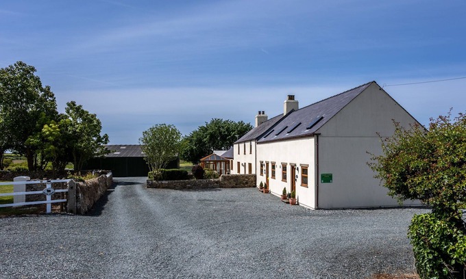Llanfaelog House | Y Stabl: 2‑Bed Cottage Sleeping 5 in Llanfaelog | Managed by Anglesey Holiday Lettings