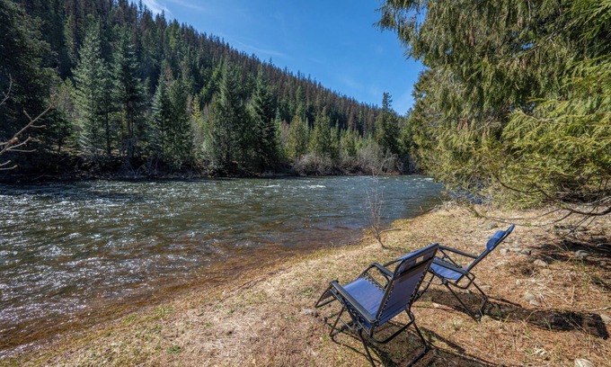 Troy Cabin | Yaak Riverfront Cabin -nHunting, Fishing & Family Get Away!