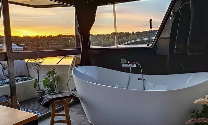 Guernes House | Yacht avec JACUZZI privatif pour amoureux L Odysea