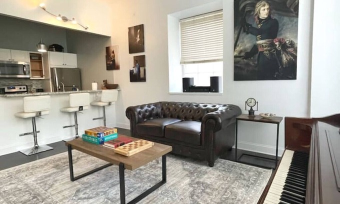 Downtown Apartment | Yale Modern Downtown Chateau