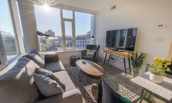 North Park Condo | Yates Sunset View-Enjoy amazing sunsets from this corner unit on the 11th floor!