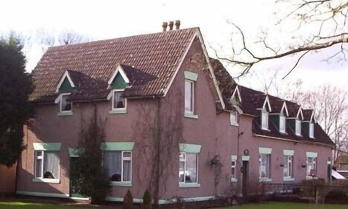 Shustoke House | Ye Olde Station Guest House