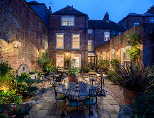 Portsmouth Hotel | Ye Spotted Dogge