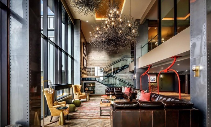 Rossland House | Year-Round Mountain Chic | Ski/Bike, Dine, Relax in Sophisticated Stay