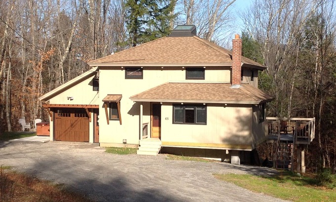 Sunday River Area House | Year Round Mountain Home -HOT TUB- Walking Distance to South Ridge Lodge