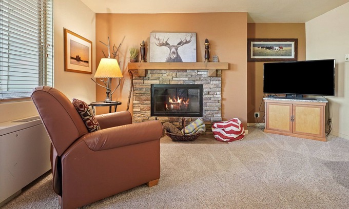 Bend Condo | Year-Round Outdoor Pools, Hot tubs, fireplace, Mt Bachelor