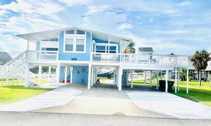 Galveston House | Year round paradise for fishing and beach goers alike .