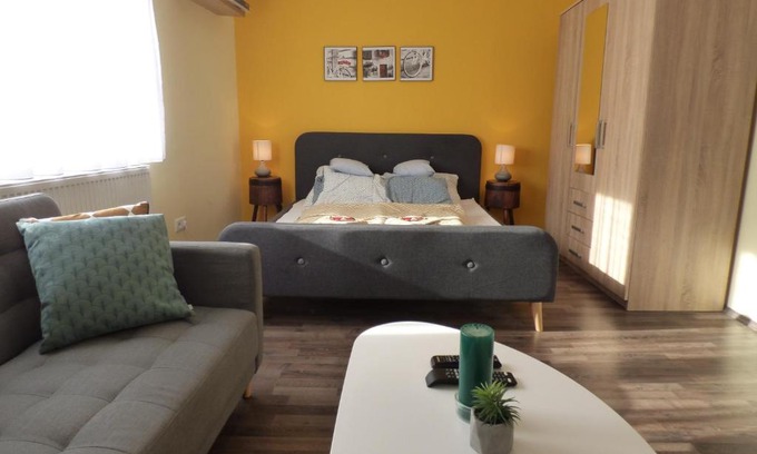 Debrecen Apartment | Yellow Apartment
