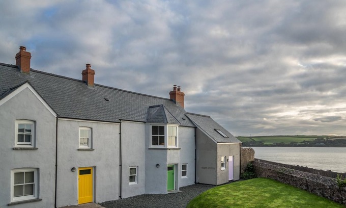 St Brides House | Yellow Cottage - 2 Bedroom Cottage - Dale