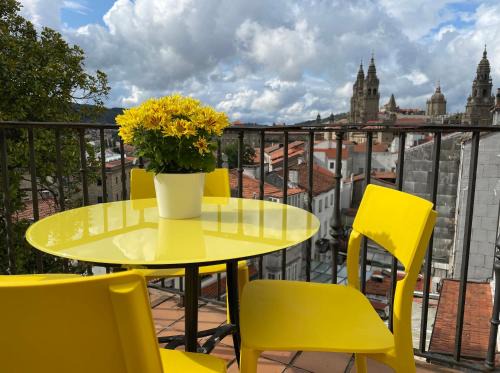 Santiago de Compostela City Centre Apartment | Yellow Home