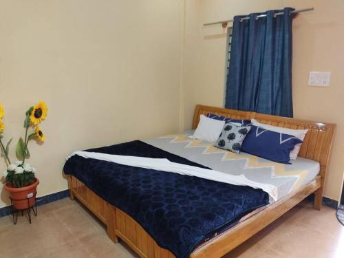 Mysore House | Yellow petals Comfortable Room 301