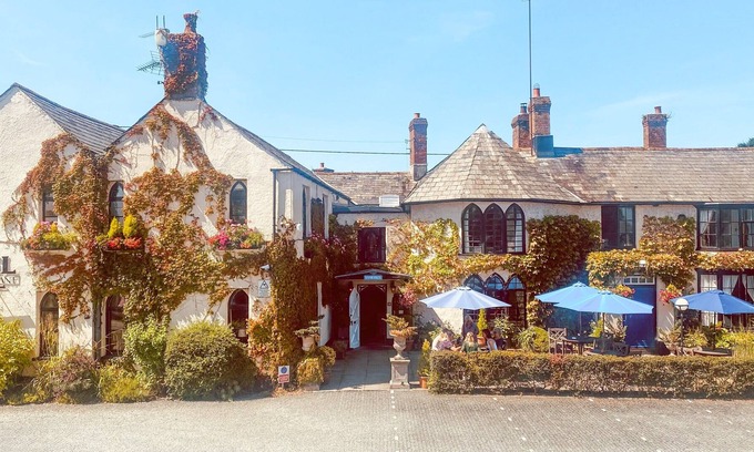 Lifton Cottage | Yew Apartment provides the ideal holiday location for exploring West Devon and North Cornwall.