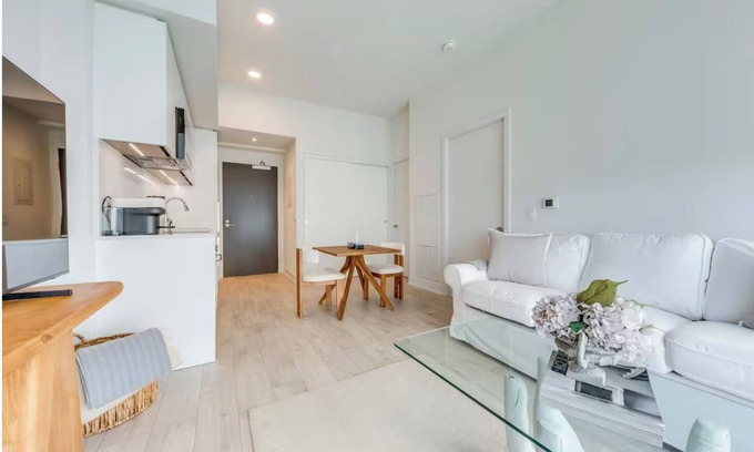 Bloor-Yorkville Condo | Yorkville Luxury Unit