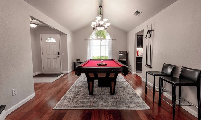 Oakhurst House | Yosemite + Bass Lake – Hot Tub, Games, Sleeps 13