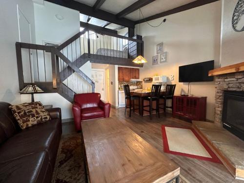Yosemite National Park Apartment | Yosemite Condominium Loft unit -B202