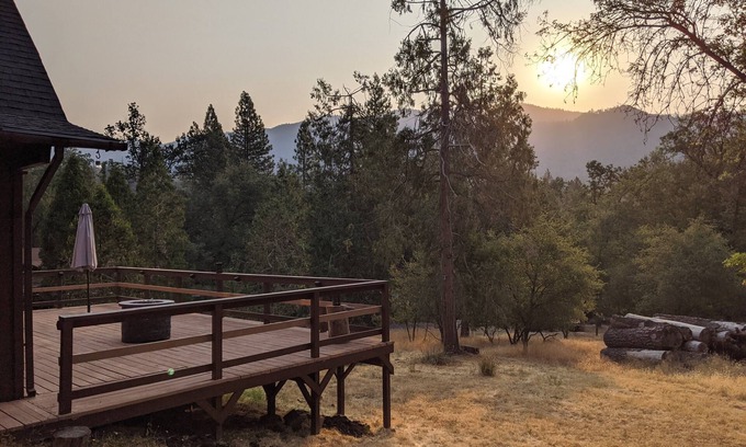 Mariposa House | Yosemite Mountain Cabin, Quiet, Forest Views, Fire Pit, New AC