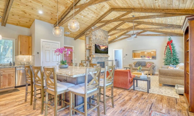 Groveland House | Yosemite Retreat: Charming 3-bedroom/2 Bath house in Groveland with AC