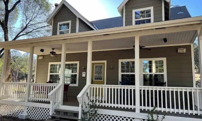 Mariposa House | Yosemite's Cottage at Creek View Ranch - 30 Acres with Pond, Trails, & Wildlife