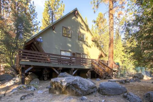 North Wawona House | Yosemite's Creekside Birdhouse